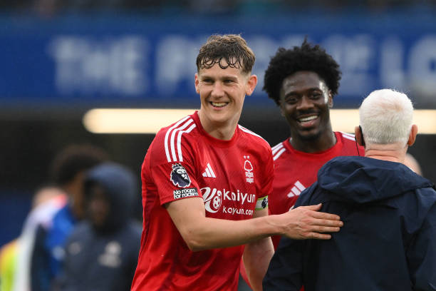 顯得束手無 顯得束手無